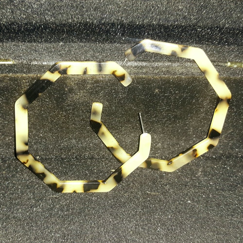 5 for 15! 📣 Post Back Faux Tortoise Shell Hoops